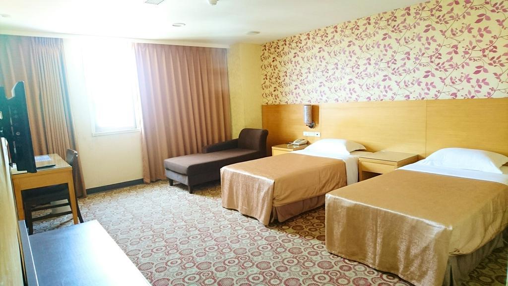 Metropolis Hotel Taoyuan Esterno foto