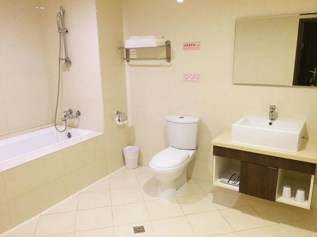 Metropolis Hotel Taoyuan Esterno foto