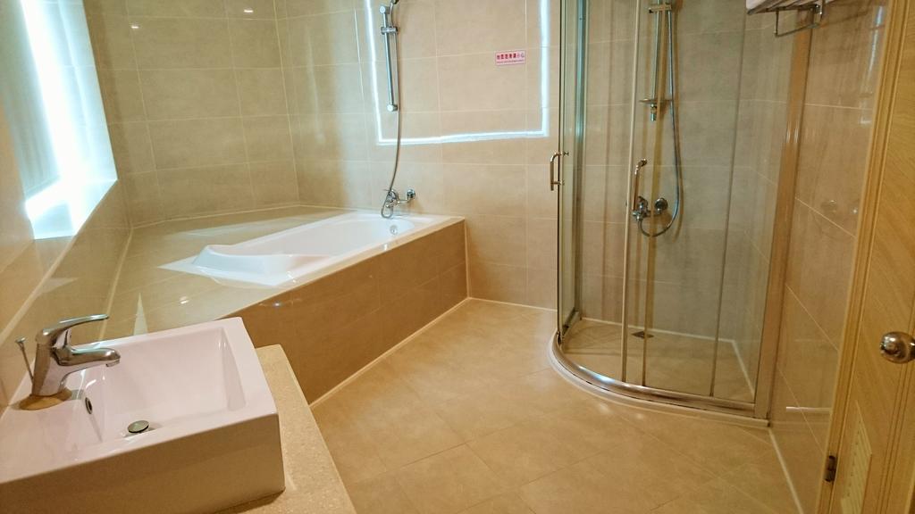 Metropolis Hotel Taoyuan Esterno foto
