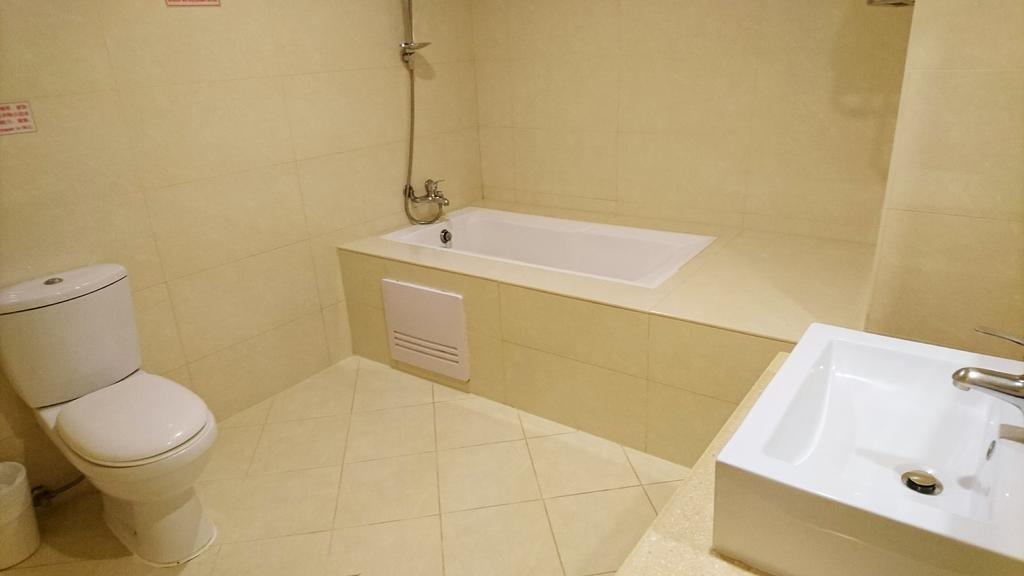 Metropolis Hotel Taoyuan Esterno foto