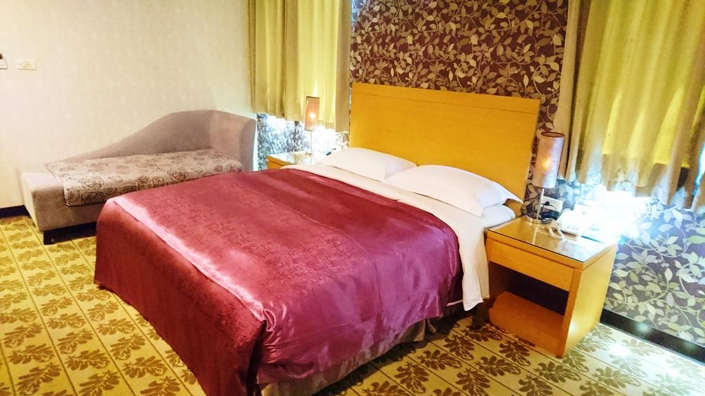 Metropolis Hotel Taoyuan Esterno foto