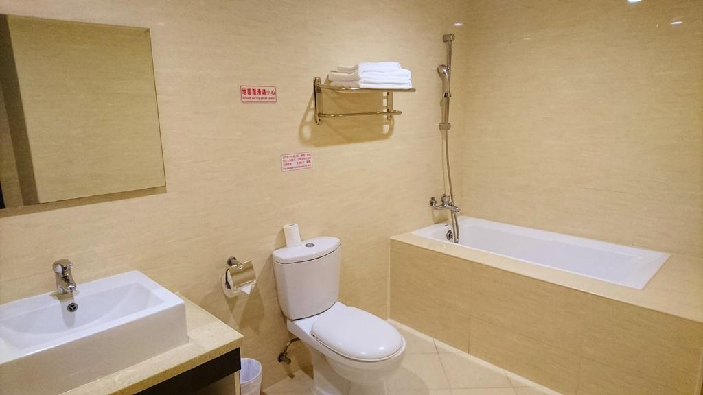 Metropolis Hotel Taoyuan Esterno foto
